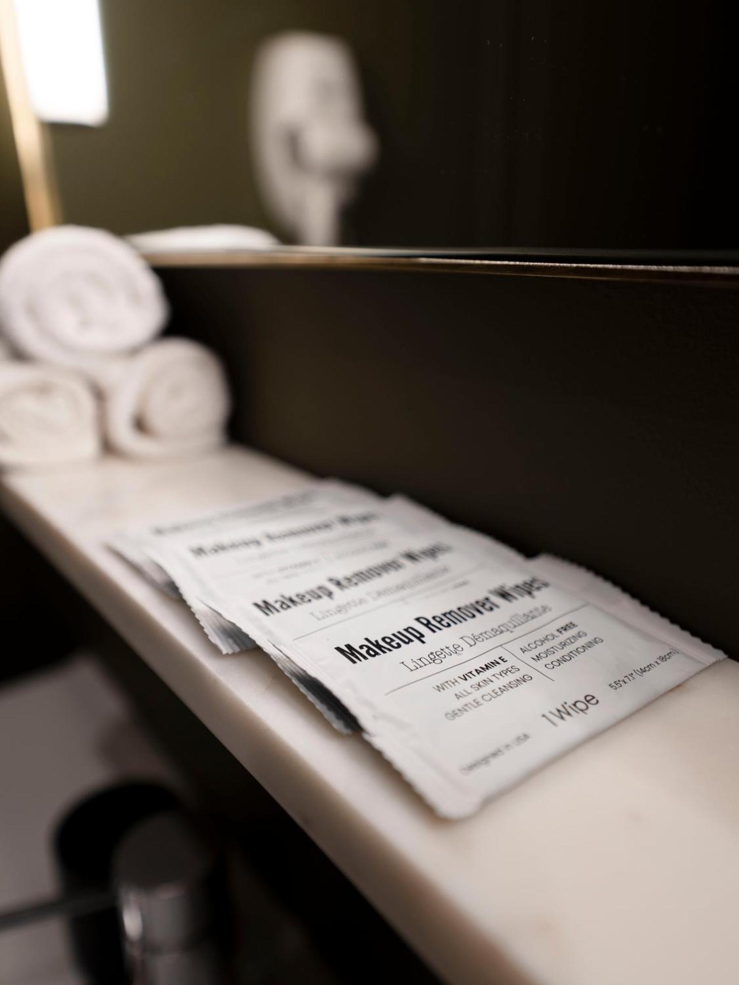 Self Check-In Boutique Hotel - Quartier Latin - Room 201 Montreal Luaran gambar