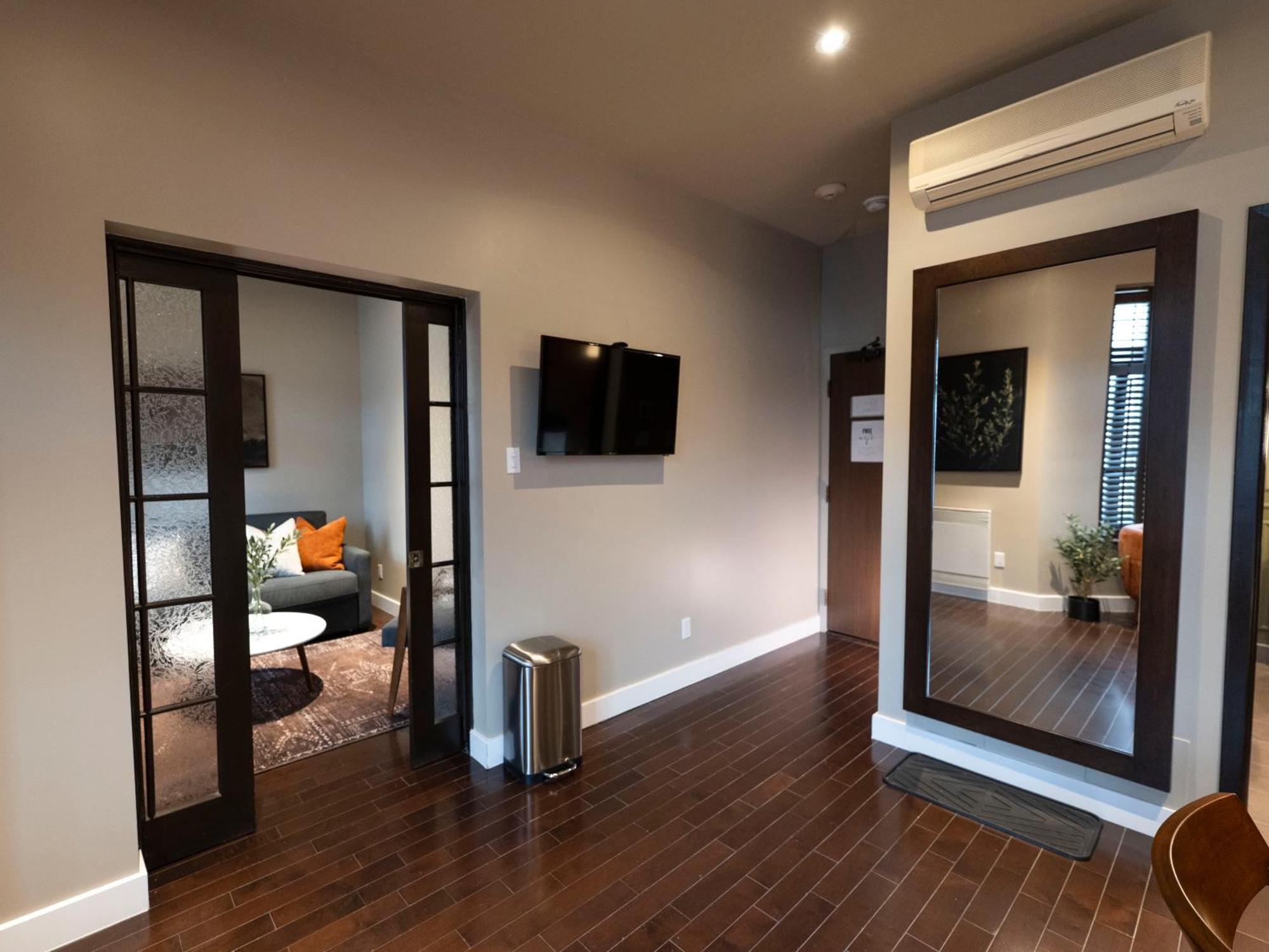Self Check-In Boutique Hotel - Quartier Latin - Room 201 Montreal Luaran gambar